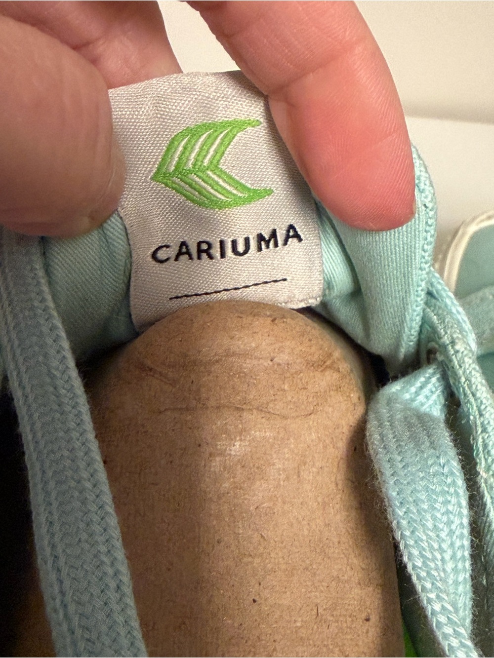 NEW Cariuma Pantone unisex sneaker eggshell blue Womens 7 Mens 5.5 - Picture 8 of 12